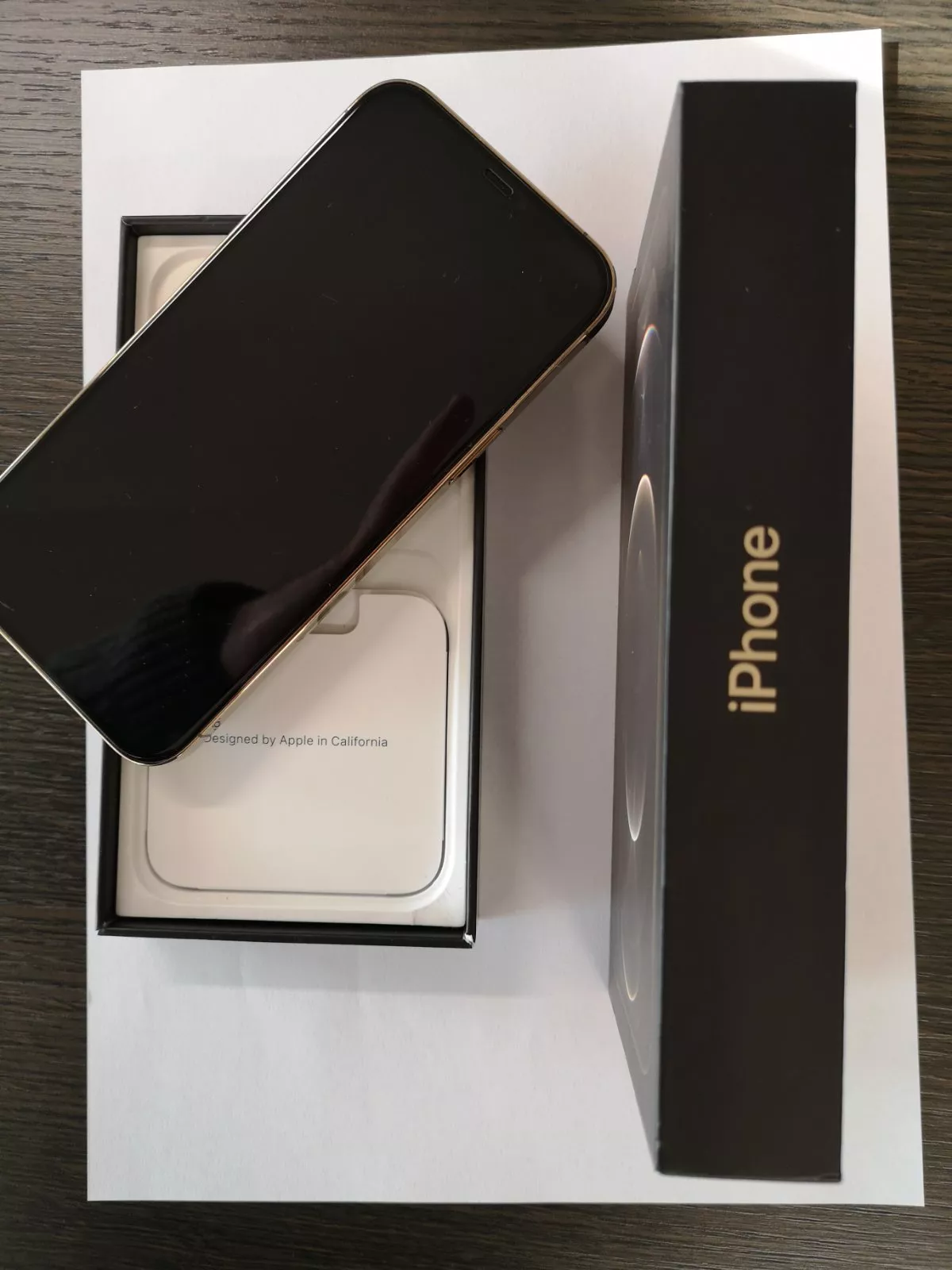 Iphone 12 Pro Max στο κουτί του 1